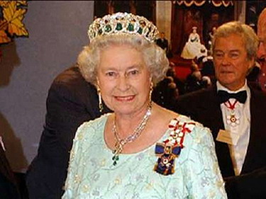สมเด็จพระราชินีนาถเอลิซาเบทที่ 2 เสด็จขึ้นครองราชย์บังลังก์อังกฤษ