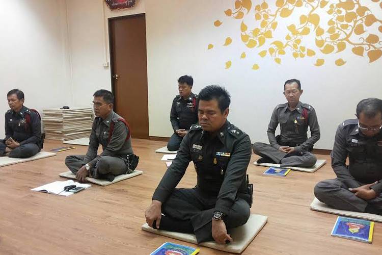 .นำ ตร.เข้าห้องปฏิบัติธรรม ขัดเกลาจิตใจ ไม่ฆ่าตัวตาย.
