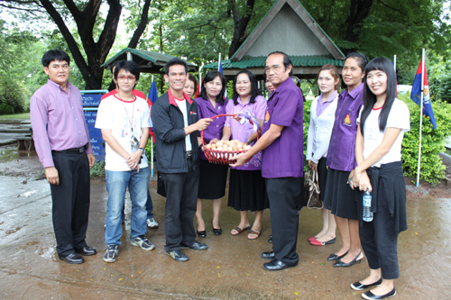 มอบของฝาก